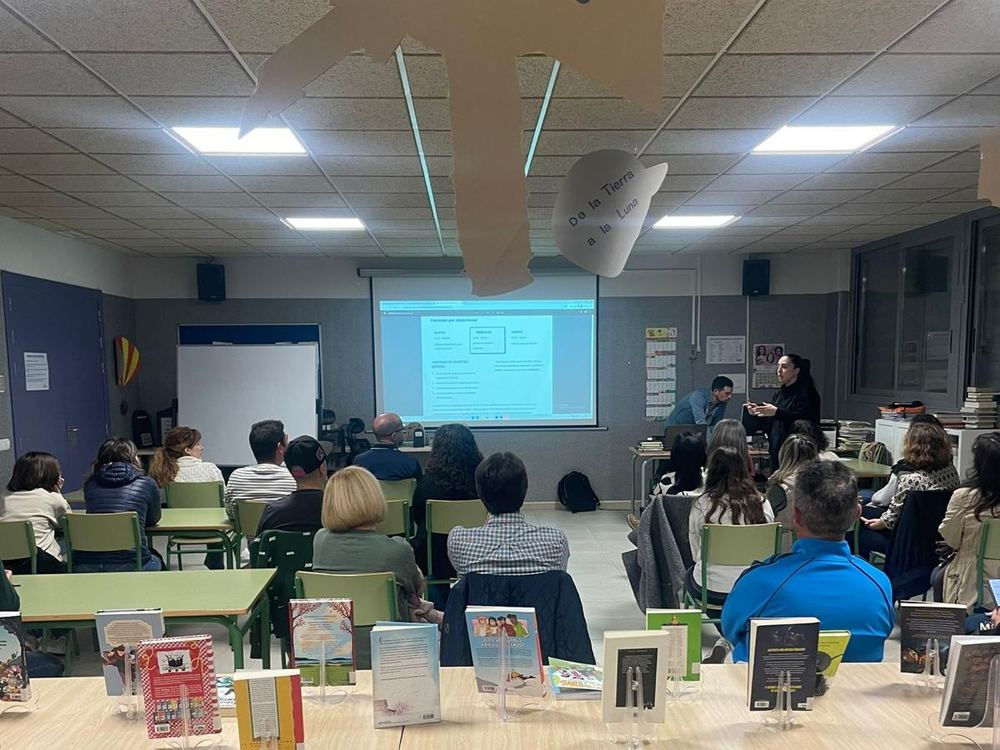 Charla de IA para familias en el IES Torre de los Espejos