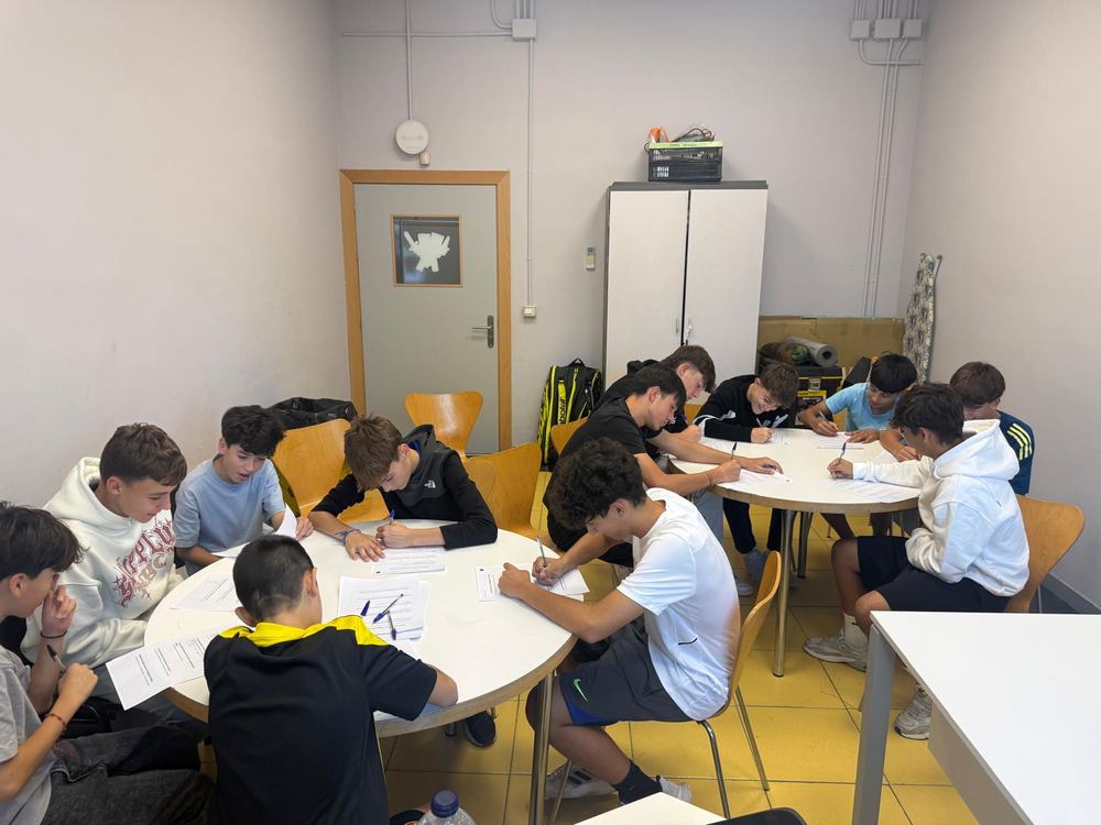 Sesión con jóvenes en el Espacio Joven de Utebo